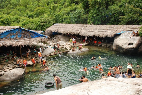 bãi tắm suối Voi